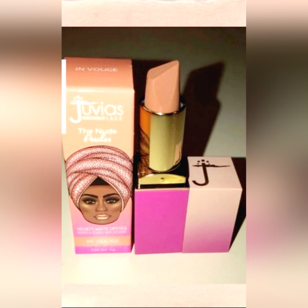 Juvia's Place The Nude Velvety Matte Lipstick / En Vogue Color
